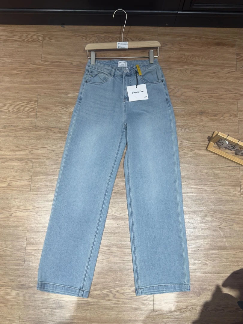 19893# 浅蓝色直筒拖地牛仔裤