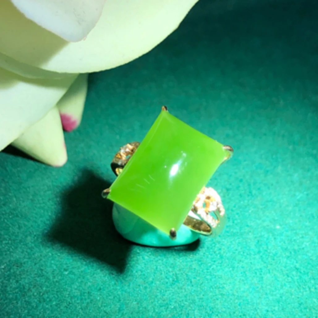碧玉18k金镶嵌时尚经典潮流女款高贵苹果绿戒指