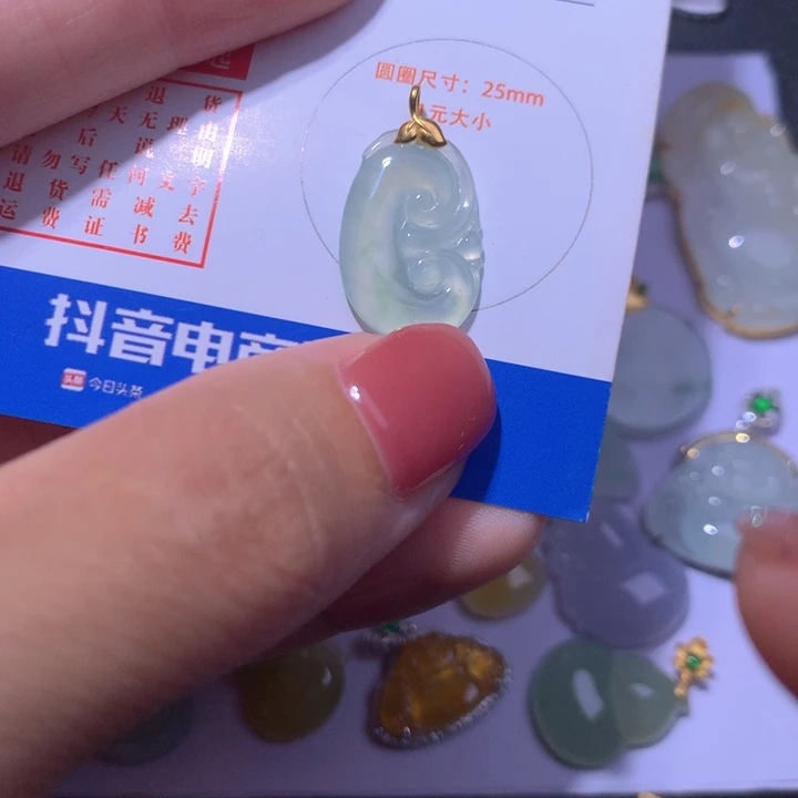 翡翠颈饰18K金镶嵌翡翠
