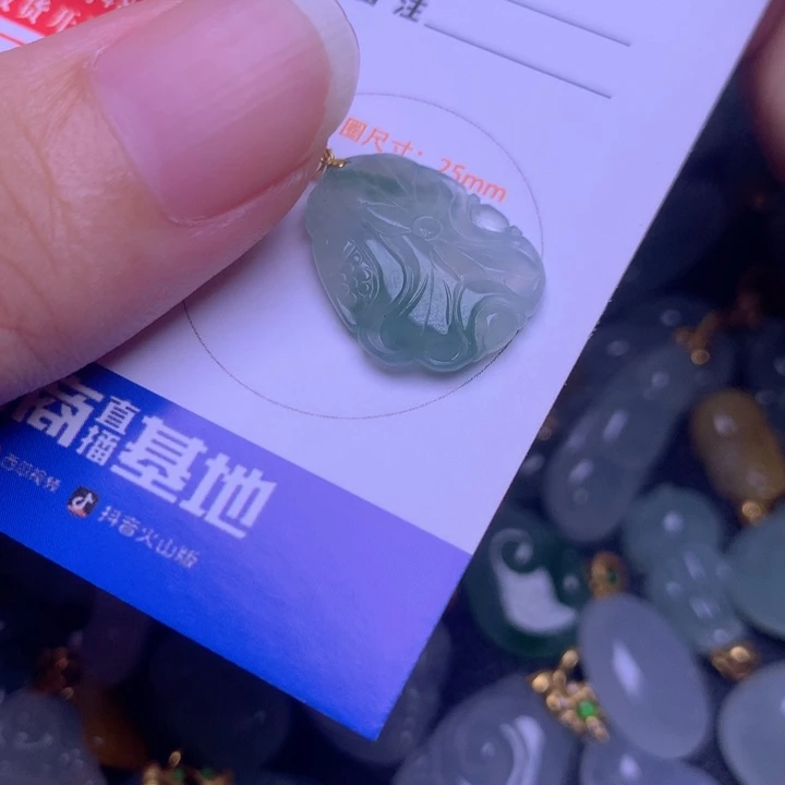 翡翠颈饰18K金镶嵌翡翠