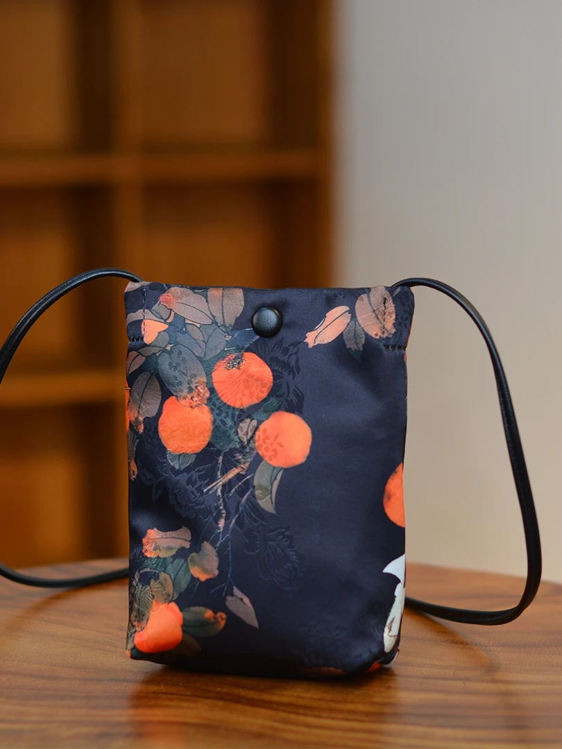 2025原创设计爆款手机时尚简约女士百搭复古文艺轻便手机小挎包