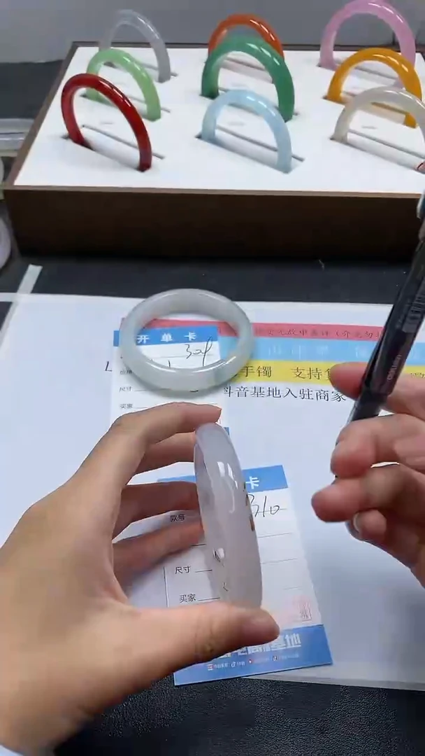 【闪购商品】石英质玉手镯未镶嵌310/58.7