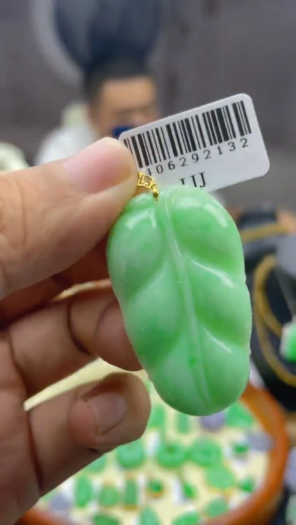 【闪购商品】翡翠颈饰18K金镶嵌天然缅甸A货翡翠 包邮