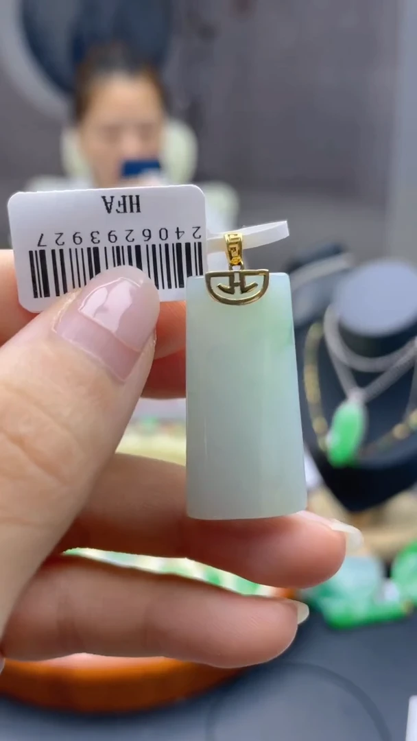 【闪购商品】翡翠颈饰18K金镶嵌包邮+7天无理由