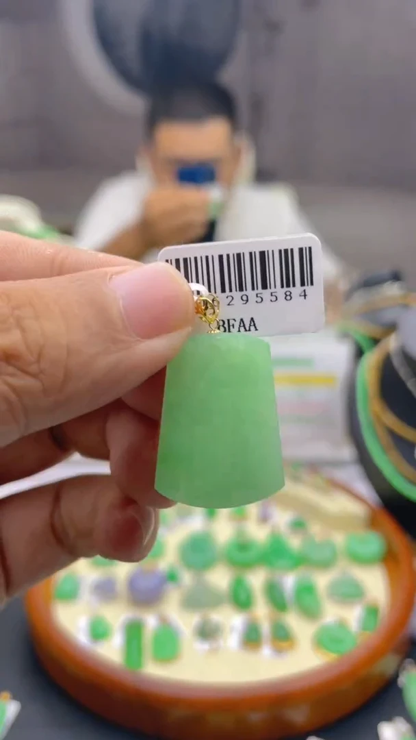 【闪购商品】翡翠颈饰18K金镶嵌天然缅甸A货翡翠 包邮