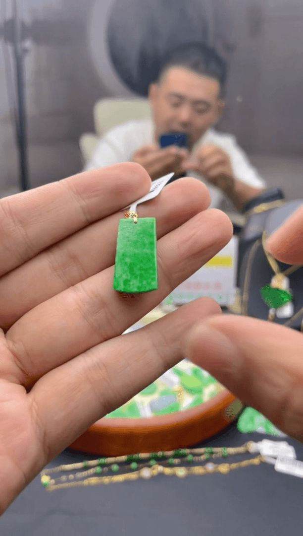 【闪购商品】翡翠颈饰18K金镶嵌新号开播 包邮加24小时鉴赏期