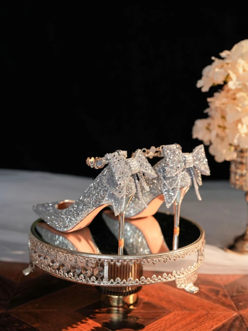 2025新款四叶草珍珠链蝴蝶结尖头18成人礼水晶鞋细跟气质高跟鞋