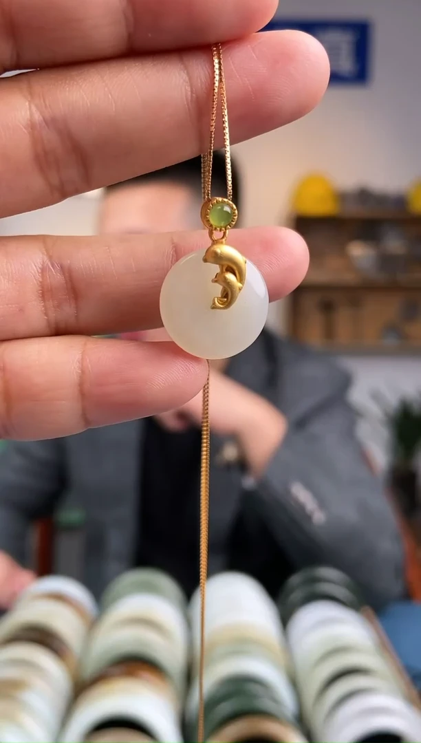 【闪购商品】和田玉吊坠(赠链)银S925镶嵌平安扣吊坠一件