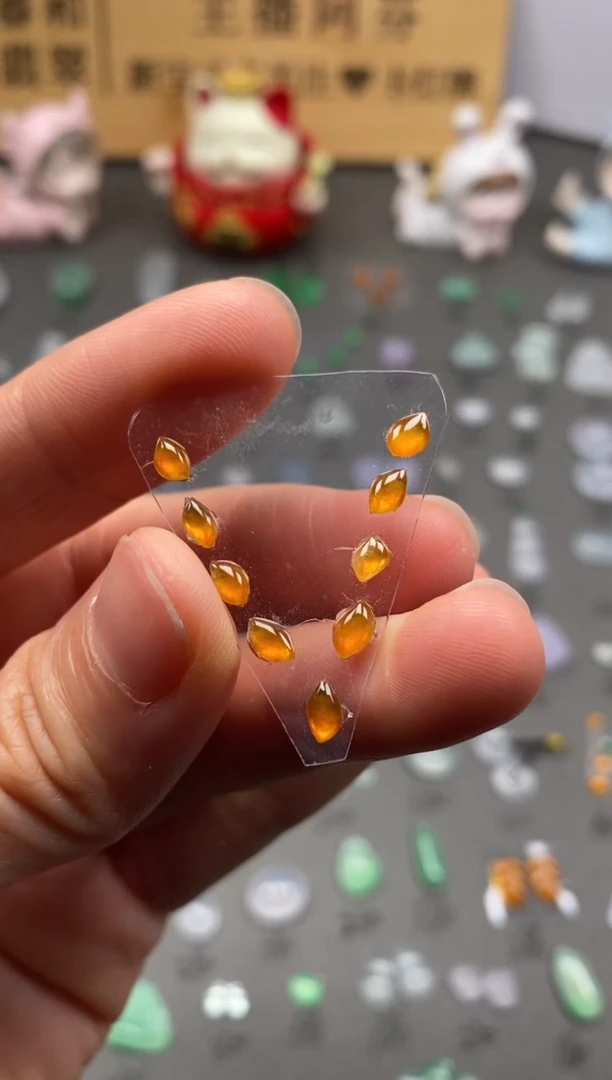 【闪购商品】翡翠颈饰未镶嵌9颗黄翡随形/芬