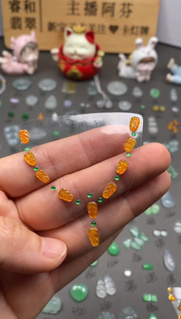 【闪购商品】翡翠颈饰未镶嵌10颗黄翡叶子/芬