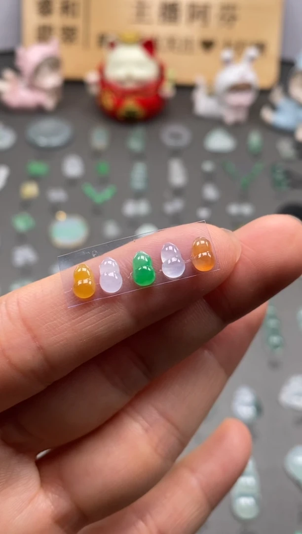 【闪购商品】翡翠颈饰未镶嵌5颗葫芦/芬