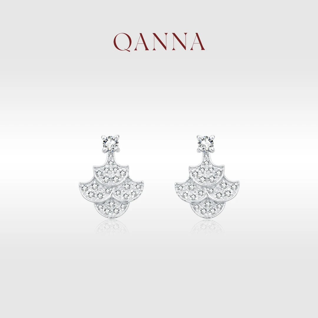 QANNA【多裙子】18K金设计款气质百搭精致钻石耳钉AF