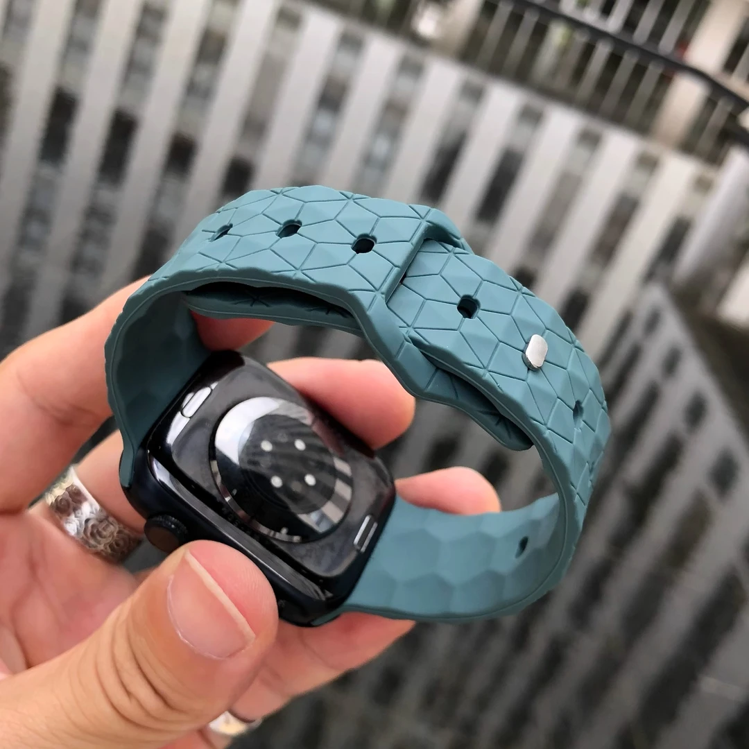 卡客风暴 足球纹适用苹果手表iwatch表带s987反扣软硅胶新款潮男