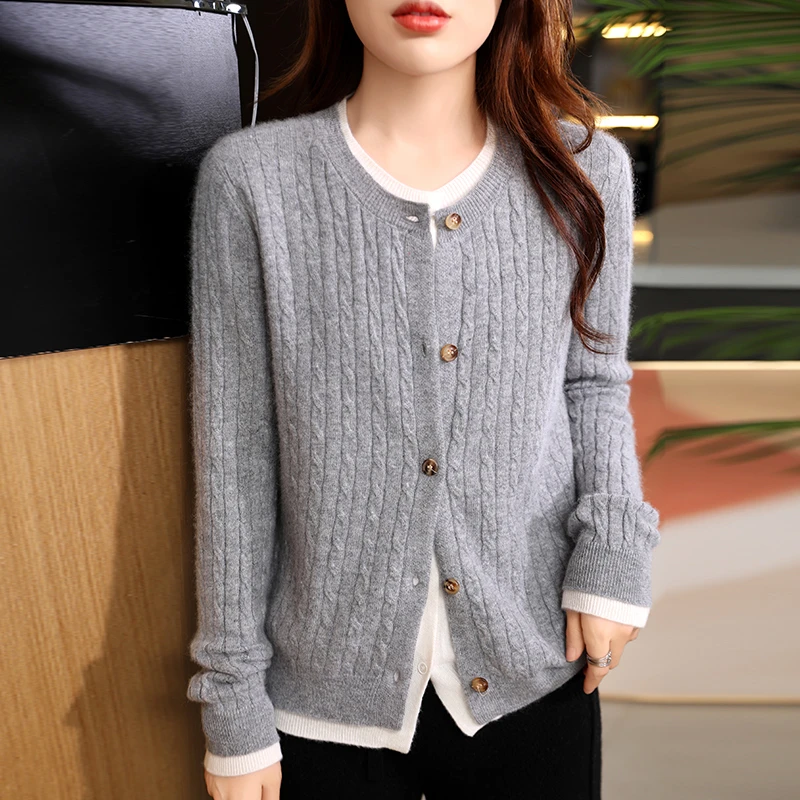 秋冬新款圆领拼色假两件时尚洋气简约针织怕冷星人的降温保暖穿搭