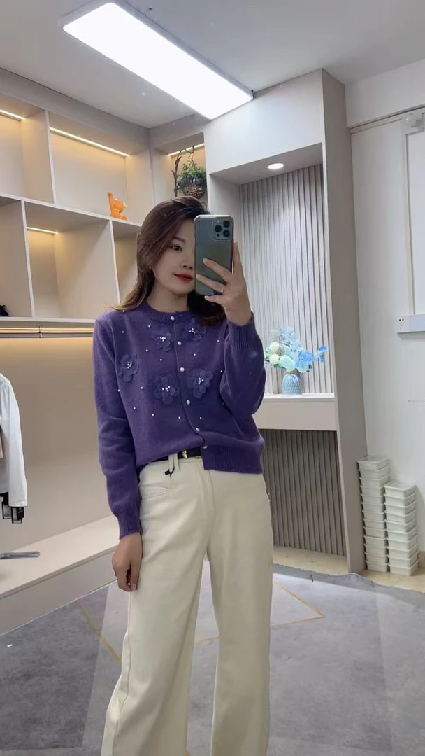 冬季新款立体花圆领羊毛上衣1125