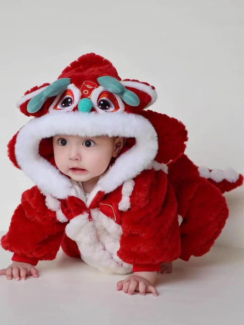 【潮】新款宝宝冬款婴幼儿加绒加棉连帽蓝耳刺绣小龙人大尾巴拜年服