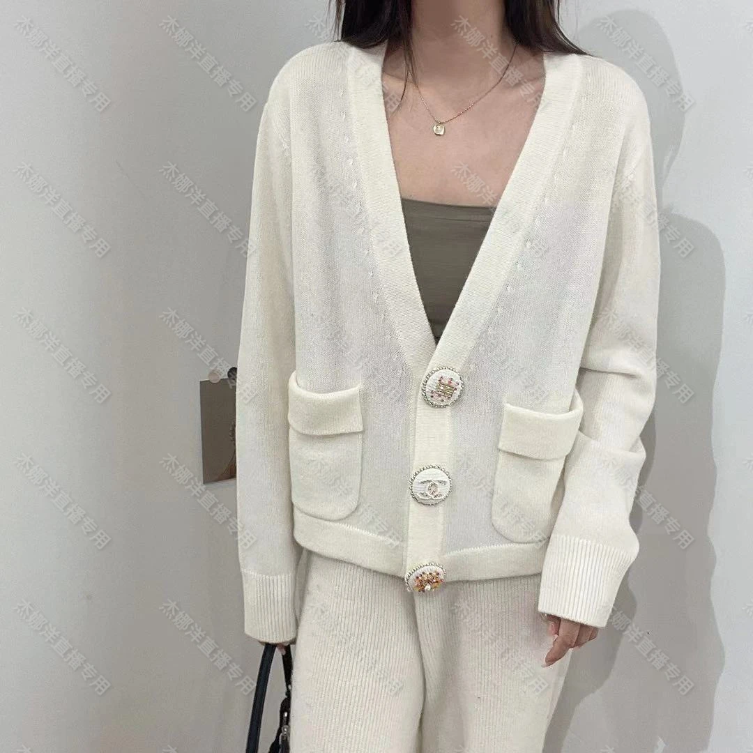 【杰娜洋秋冬新款】220479气质短款纽扣羊绒V领开衫女装