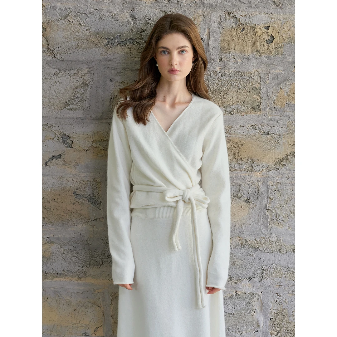 miora studio法式浣熊绒白色绑带上衣 v领不规则交叉气质针织衫