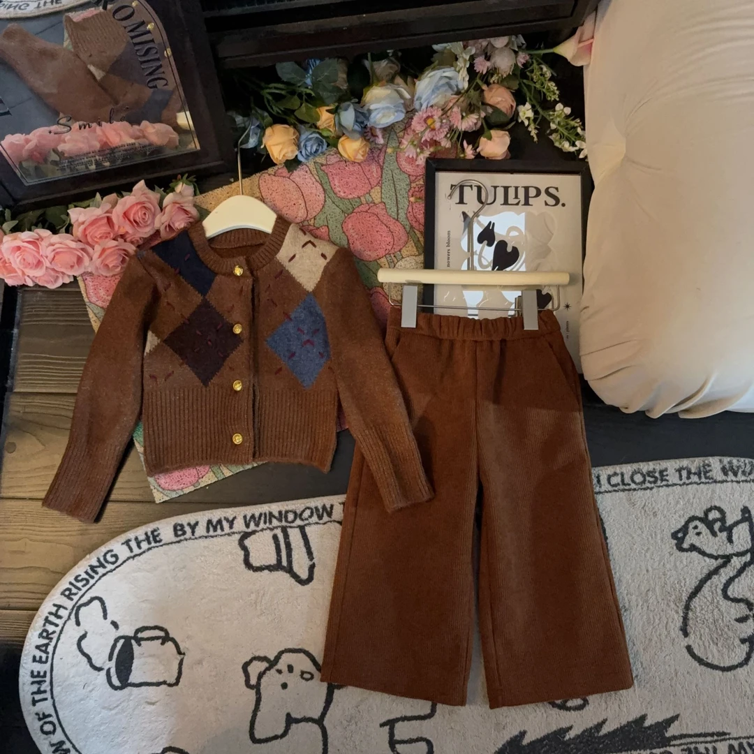 【现货】女童套装复古菱格毛衣开衫外套+一体绒加厚阔腿裤两件套