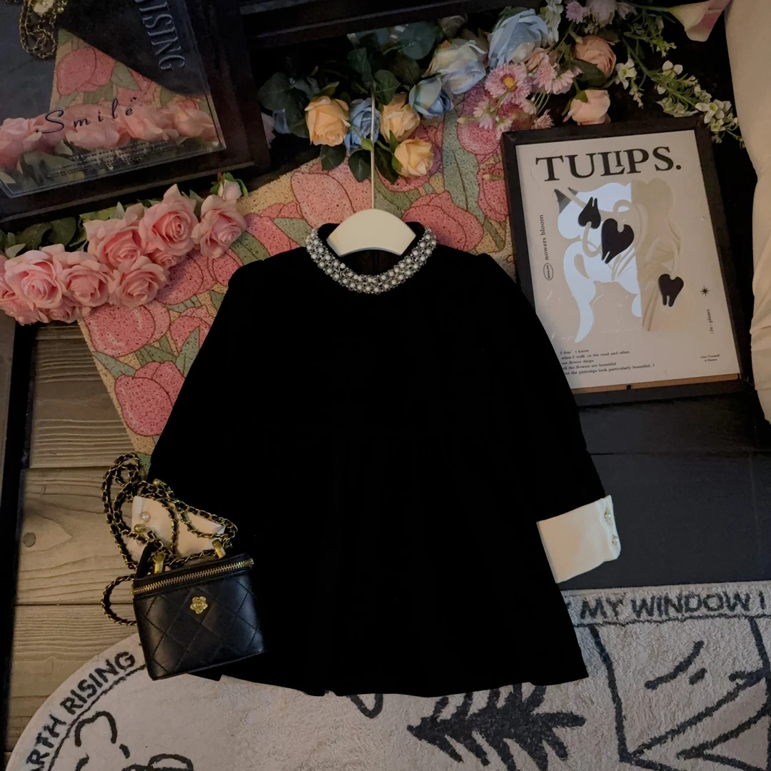 【现货】2025秋冬季新款重工珍珠黑天鹅丝绒法式复古高级轻奢连衣裙