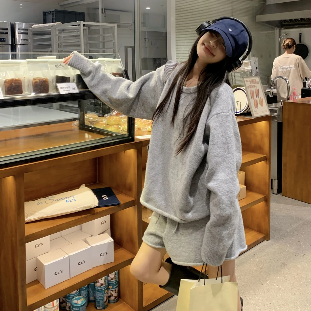 大码女装独特别致洋气韩系慵懒风圆领毛衣高腰短裤针织两件套套装