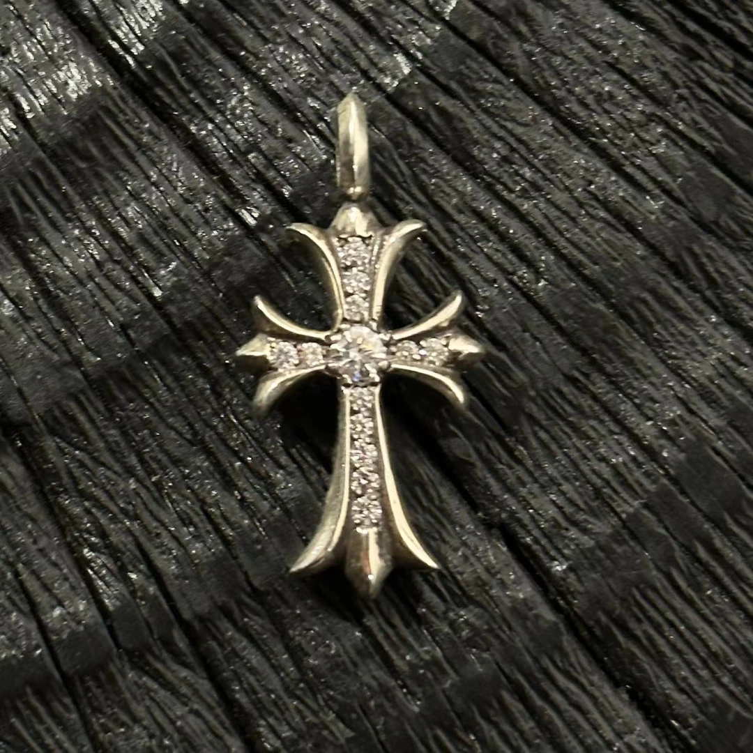 925银银制品 Chrome Hearts克罗心 白 金钻tiny e十字架吊坠