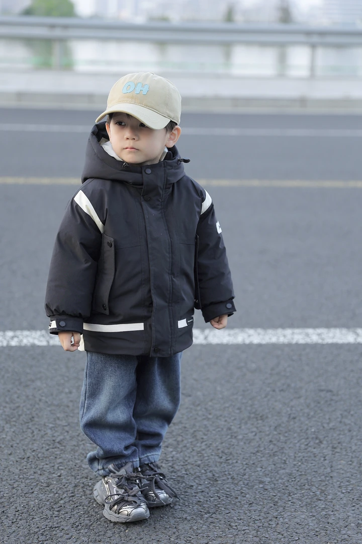 【町木优品】儿童冬季男童新品百搭拼色双口袋线条连帽羽绒服 WT370