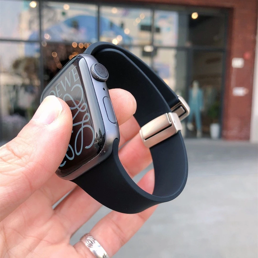 适用苹果手表iwatch表带s87654se简约磨砂软硅胶折叠磁吸扣腕带s7