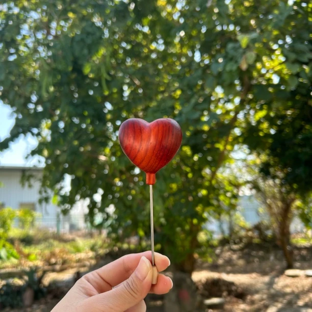 送你一颗我的心红花梨木网红比心冰箱贴装饰