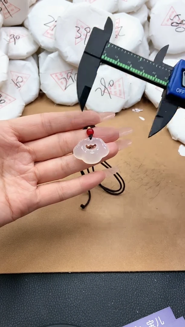 【闪购商品】玛瑙/玉髓吊坠(赠链)未镶嵌祥云