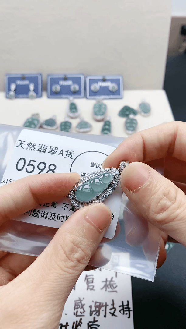 【闪购商品】翡翠颈饰未镶嵌天然 A货翡翠