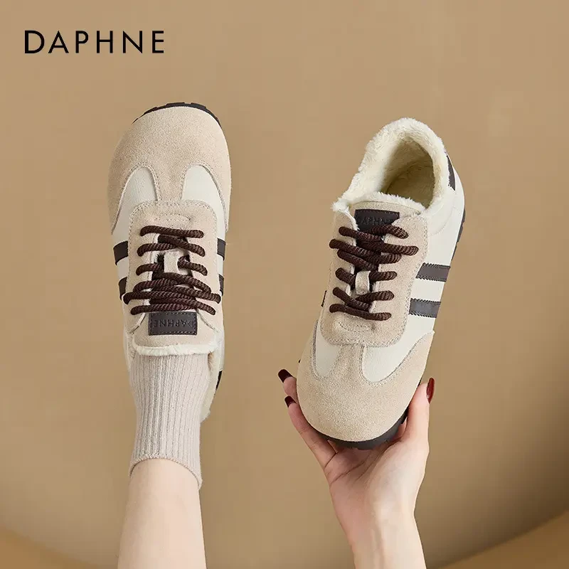 达芙妮真皮运动鞋女2024新款秋冬平底德训休闲鞋加绒保暖毛毛棉鞋