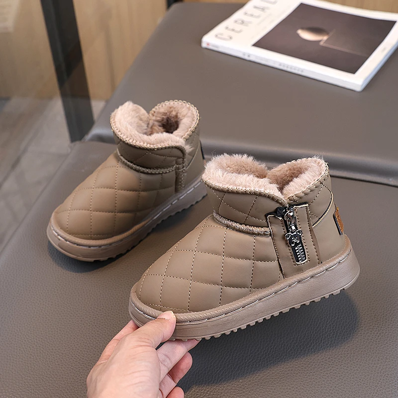 儿童雪地靴2024冬季款男童棉靴子加绒加厚女童短靴皮面中大童棉鞋