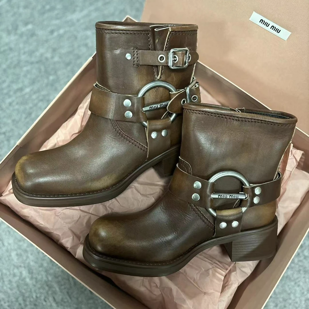 全新未使用 MIU MIU/缪缪 经典做旧复古机车短靴 跟高4.5CM