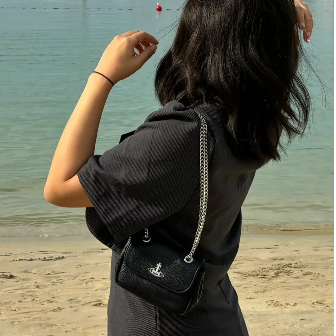 全新未使用 Vivienne Westwood/薇薇安·威斯特伍德 荔枝纹斜挎包