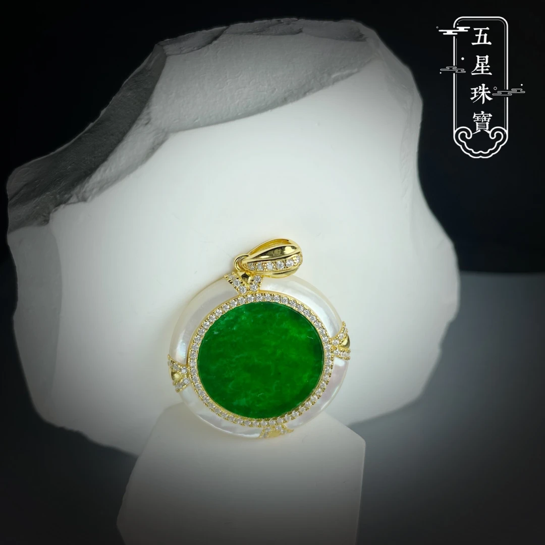 天然翡翠A货白贝高定设计款吊坠