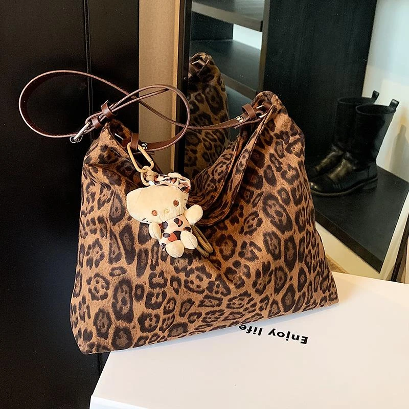 豹纹上班通勤包包女大容量2025新款秋冬可斜挎百搭今年流行托特包