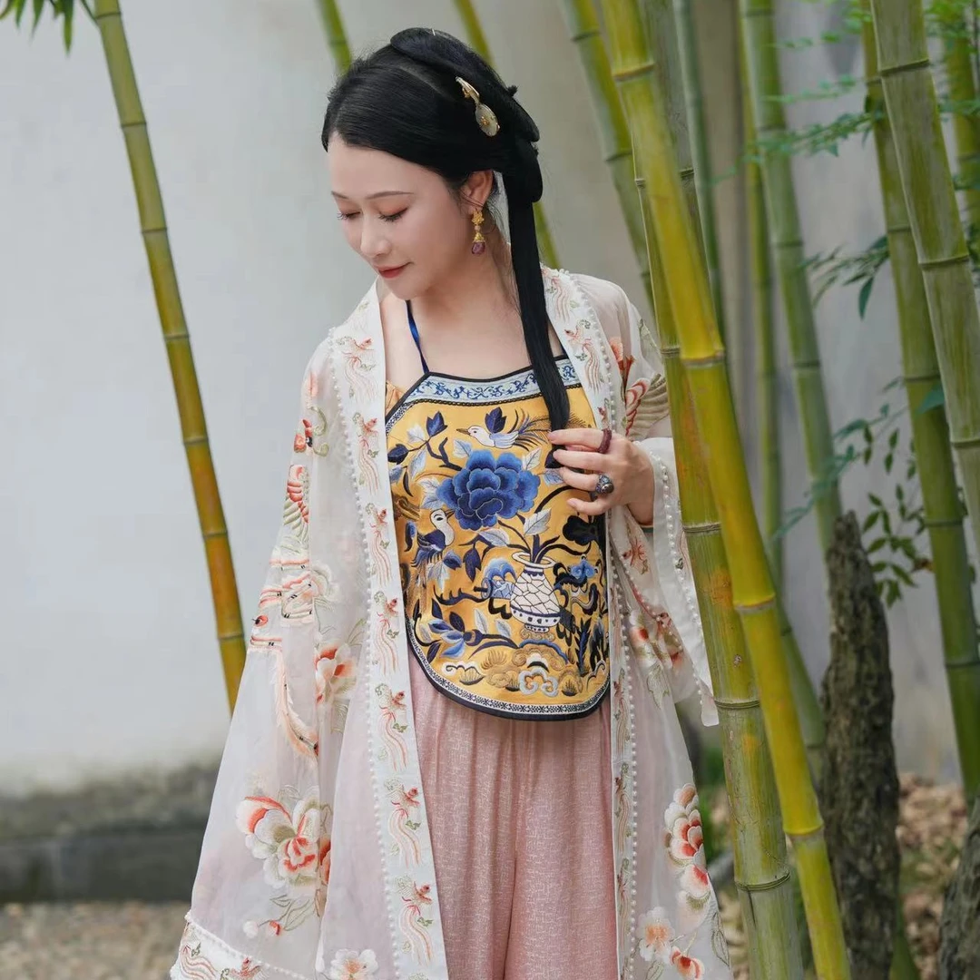 【云裳溪8月青岛 新款】国风黄色传统中式桑蚕丝复刻刺绣肚兜