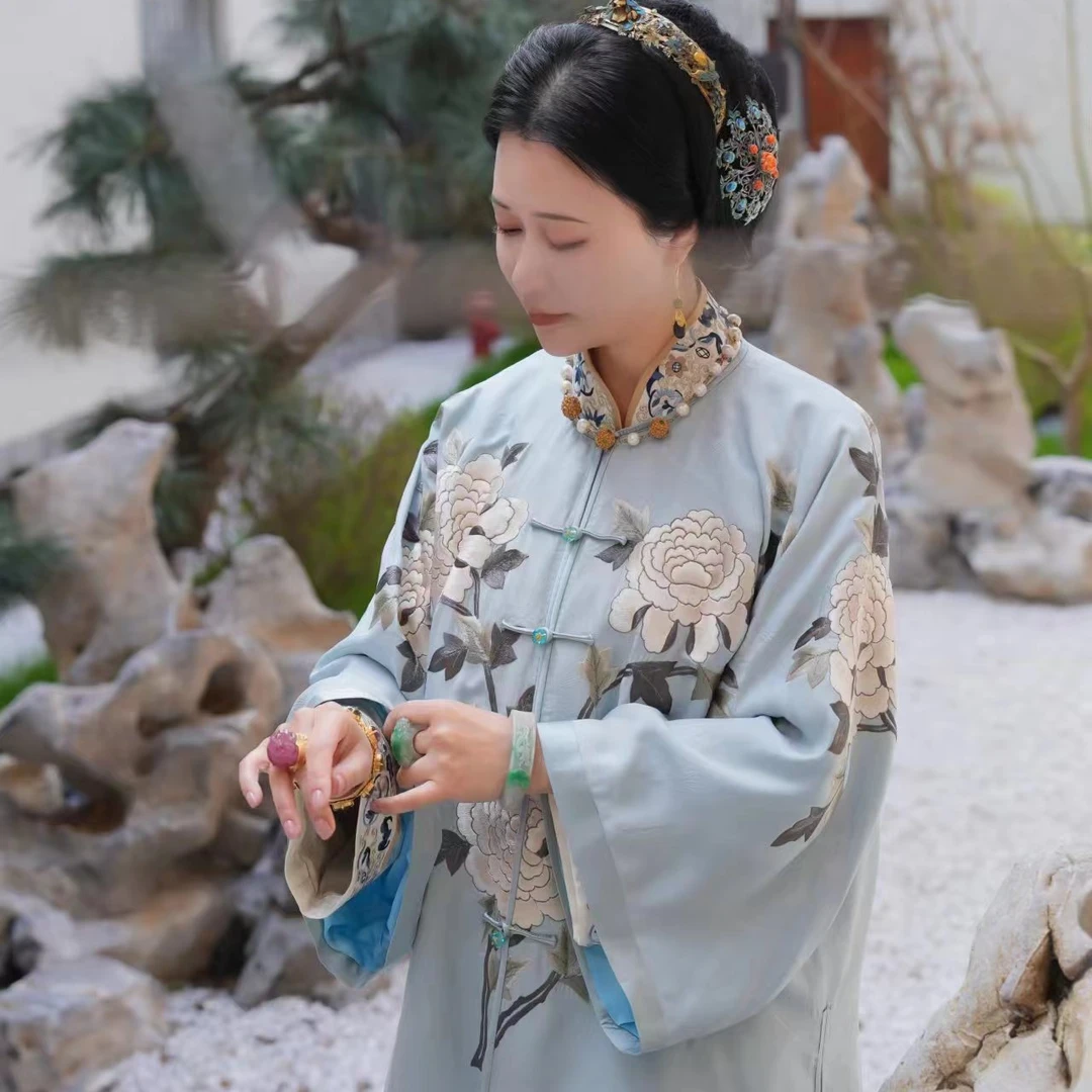 【云裳溪2024｜3月绍兴】中国风天蓝色传统刺绣上衣