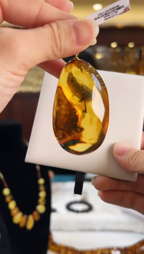 【闪购商品】琥珀颈饰银S925镶嵌大尺寸意境珀吊坠