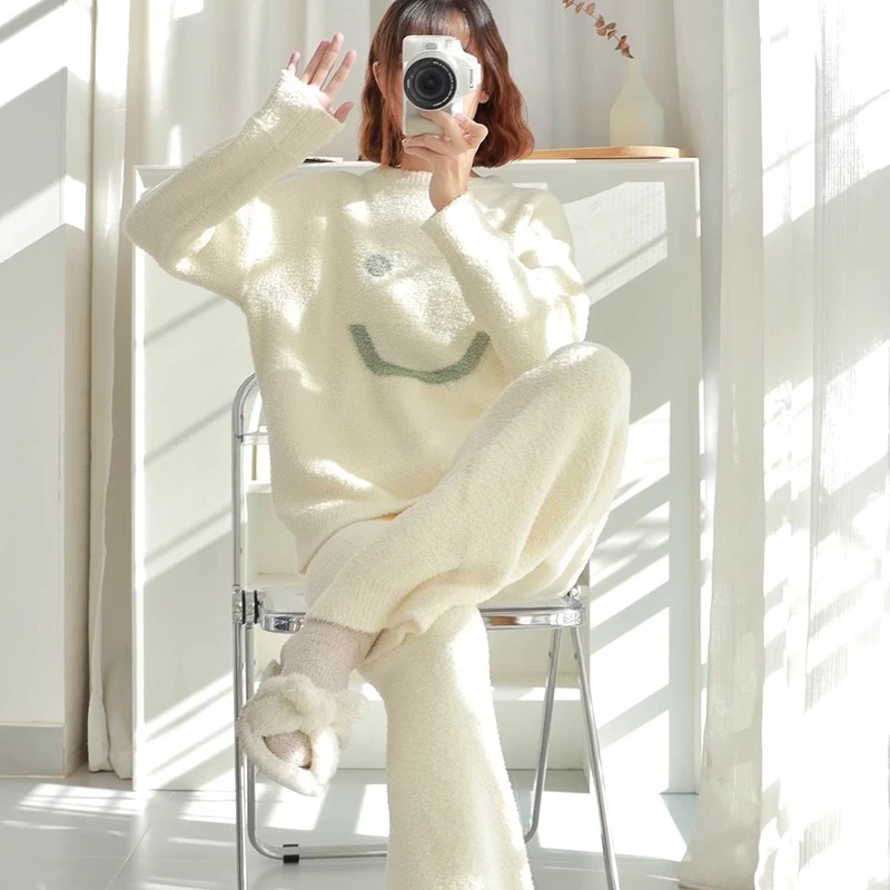 冬季2023新款简约可爱笑脸睡衣圆领女加厚保暖可外穿家居服套装