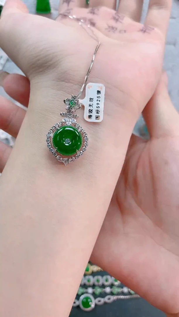 【闪购商品】翡翠颈饰银S925镶嵌天然翡翠