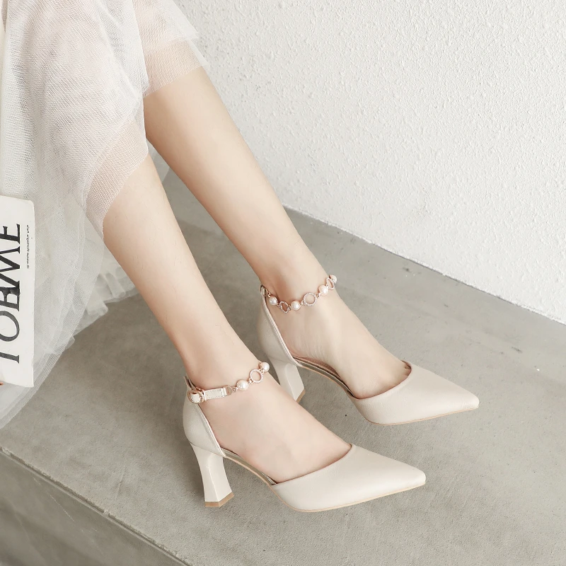 真皮一字扣带粗跟高跟鞋女2025新款法式气质尖头中空单鞋细跟凉鞋