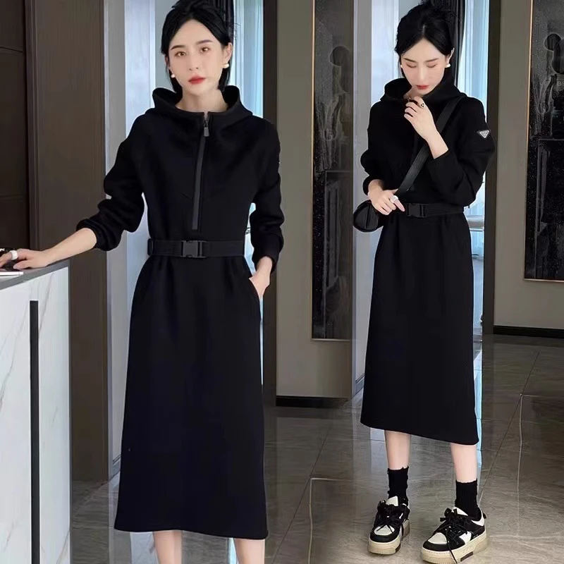 轻奢高档收腰连衣裙女秋季2025新款小个子中长款时尚气质卫衣裙子