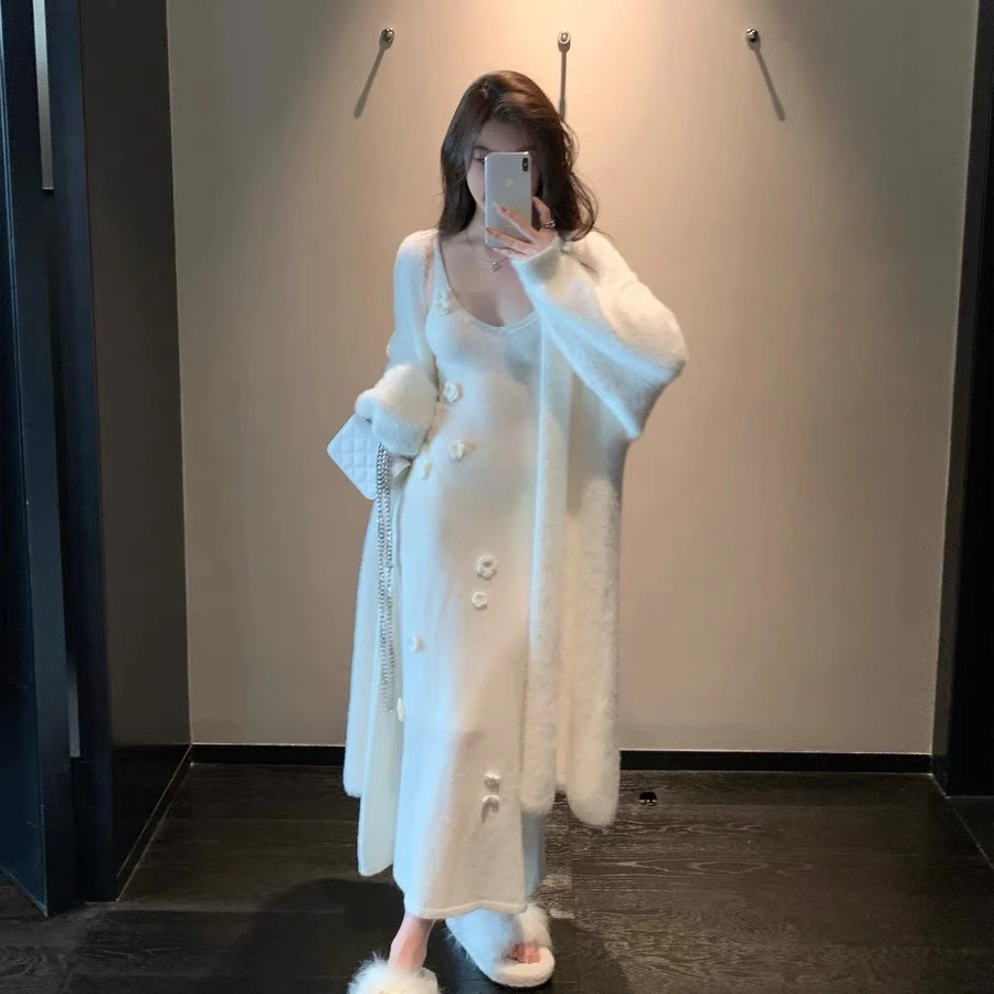 温柔风白色针织吊带连衣裙长款毛衣裙