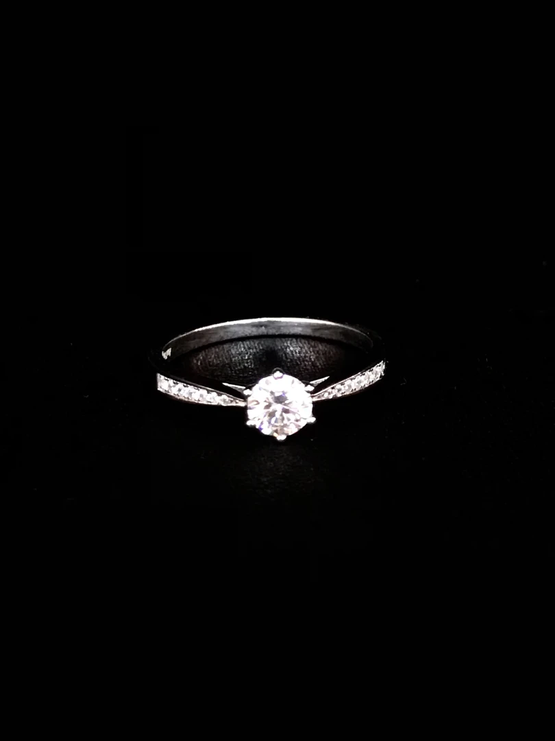 戒指 戒指  斯里兰卡经典白色六爪镶嵌戒指3ct    A32