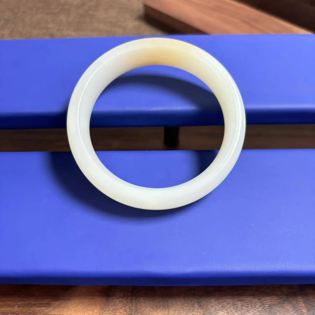 和田玉精品白玉一口糖手镯圈口59时尚