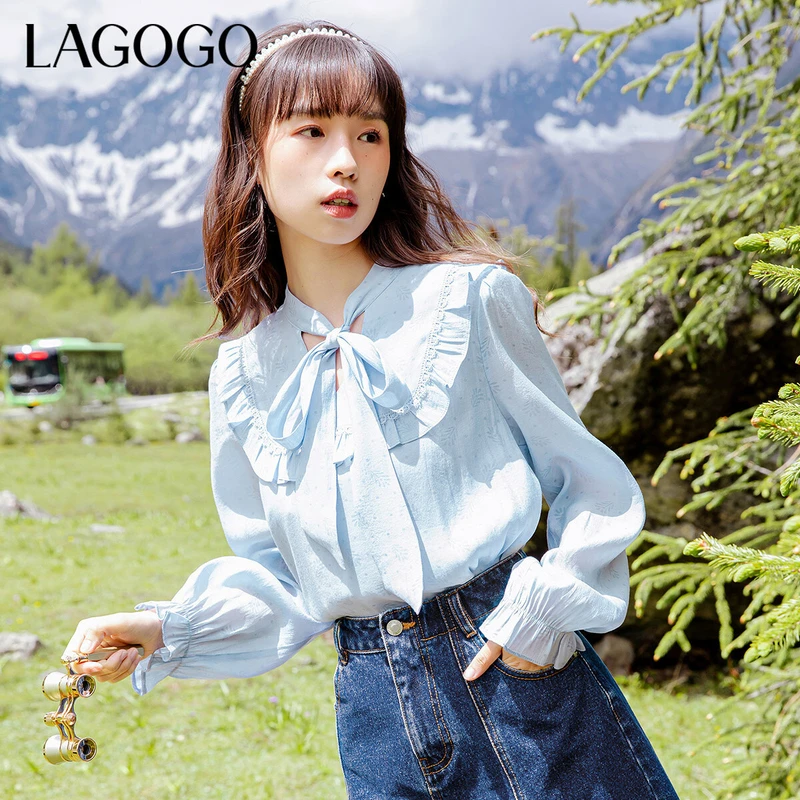lagogo新款精致木耳边暗纹浅蓝上衣女MCSS537G13