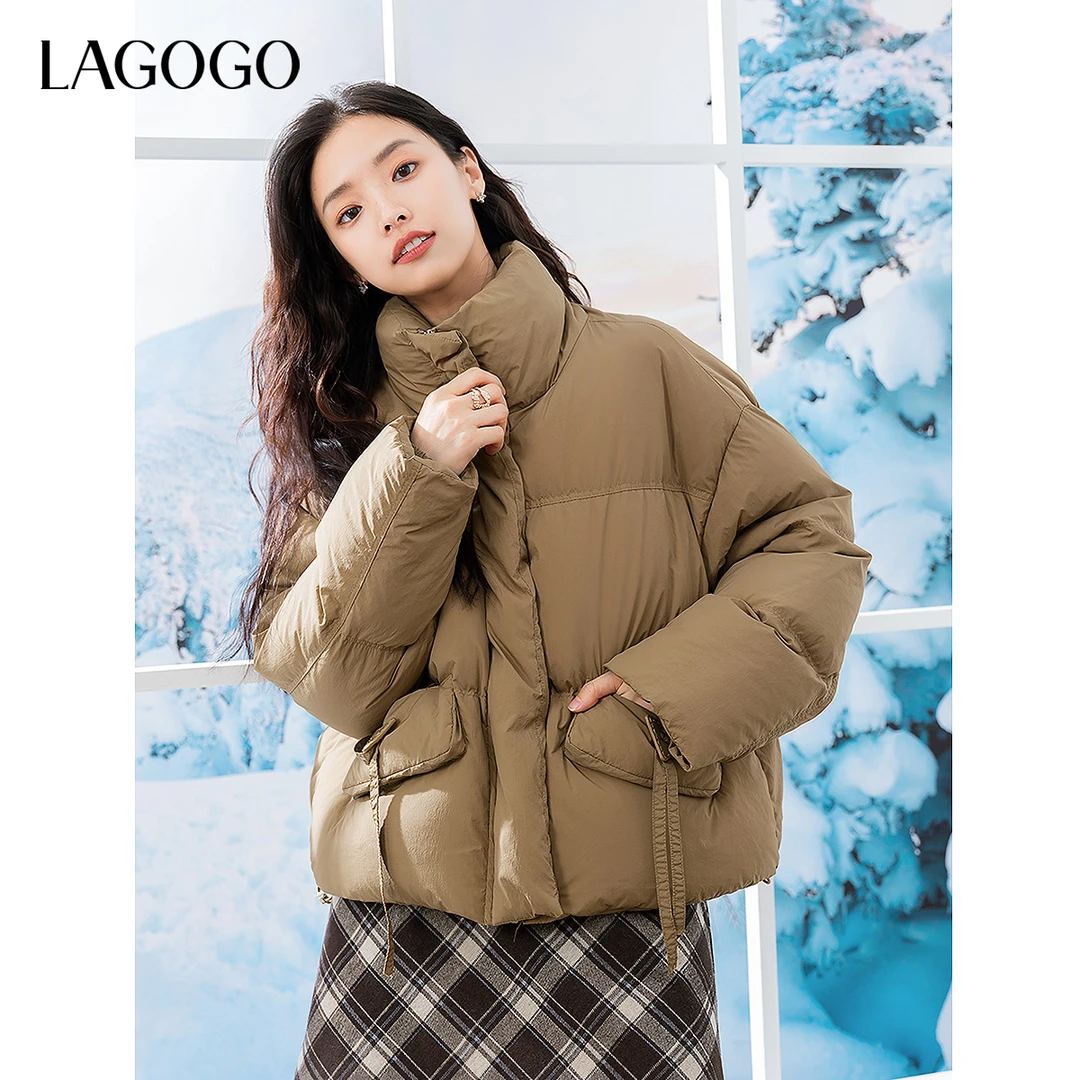 【八佰伴专属】lagogo2024新款立领舒适90绒面包羽绒服女NCYY239G30