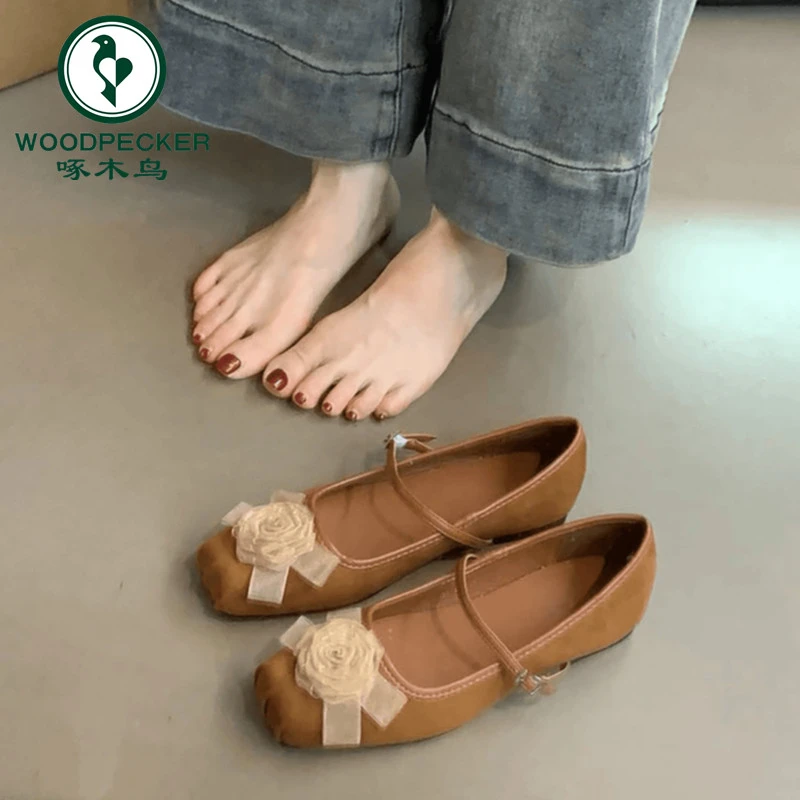 啄木鸟新中式花朵温柔风浅口单鞋女方头法式一字扣平底玛丽珍鞋女